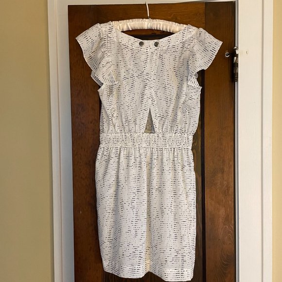 EUC BCBGeneration Casual White Ruffle Cocktail Dress with Keyhole Back, Medium - Picture 4 of 9